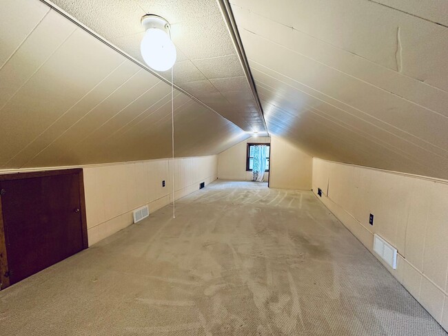 Building Photo - Charming 2-Bedroom Home w/ Finished Loft, ...