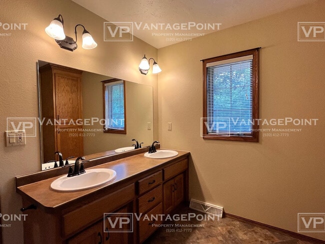 Building Photo - 2925 Baylite Dr