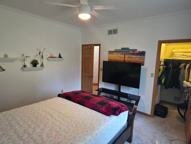 Building Photo - 3 bedroom executive ranch in Sussex