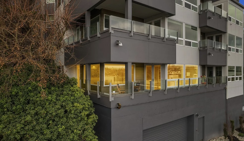 Building Photo - 1768 Aurora Ave N