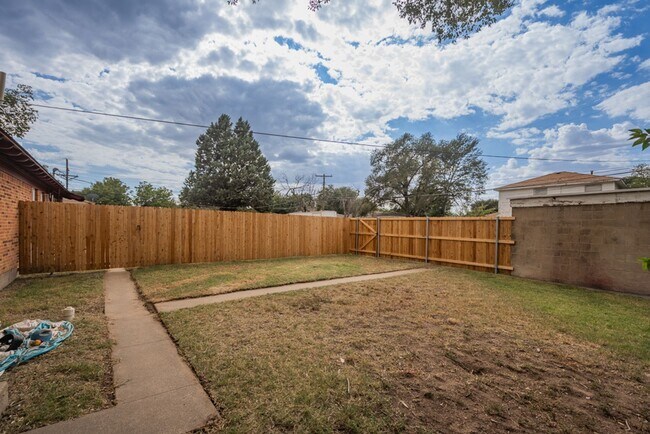 Building Photo - 2814 Duncan Dr