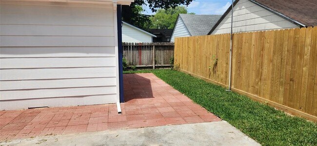 Building Photo - 5733 Dorbrandt St