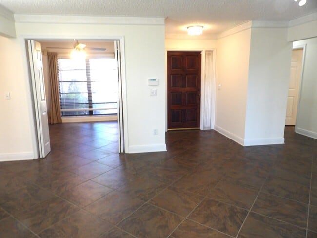 Building Photo - 4045 Birchwood Dr