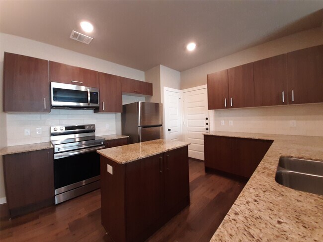 Building Photo - 9741 Grosbeak Ln