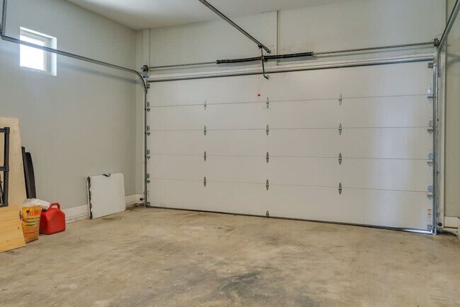 Building Photo - 12B Fern Ave