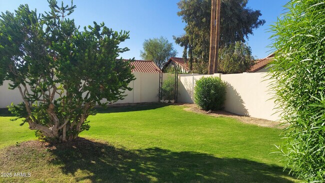Building Photo - 459 E Marigold Ln