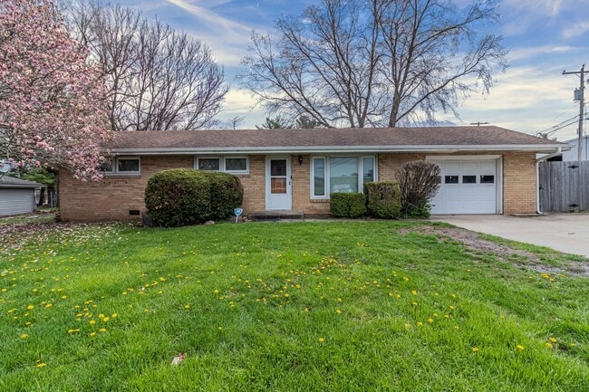 Building Photo - 3 bedroom, 1 bath ranch home! Close to I-74, on the local MTD bus line!! - Available 05/01/2026