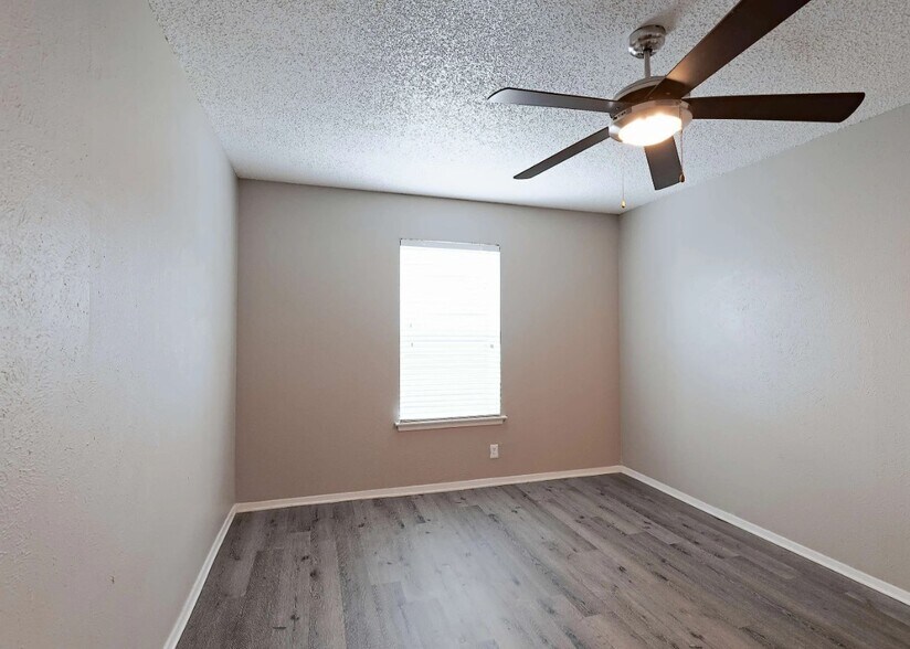 Building Photo - 531 Bedford Rd