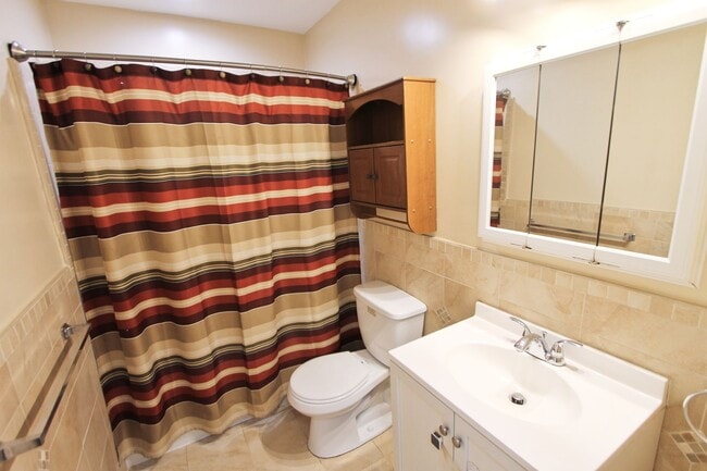 Building Photo - 617 Renz St