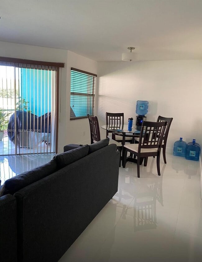 Building Photo - 2625 SE 20th Ct