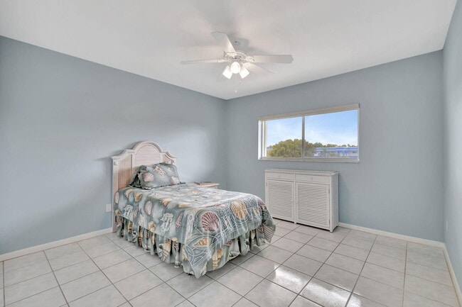 Building Photo - 4735 Lucerne Lakes Blvd