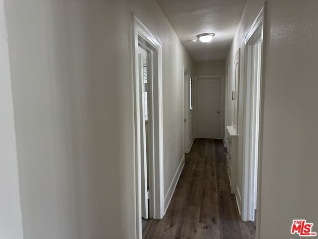 Building Photo - 901 S Berendo St