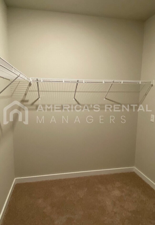Building Photo - 210 Ridgeview Cir