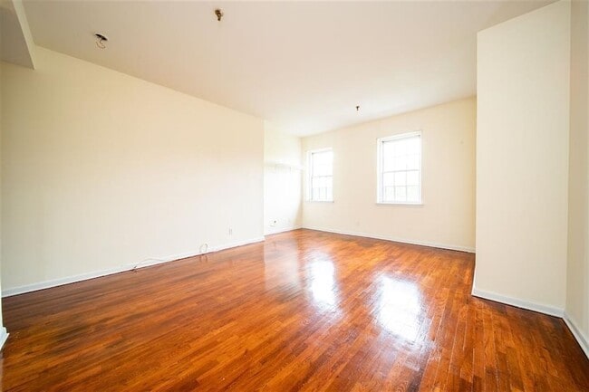 Building Photo - 227 Christopher Columbus Dr