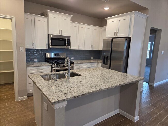 Primary Photo - 208 Comet Pointe Dr