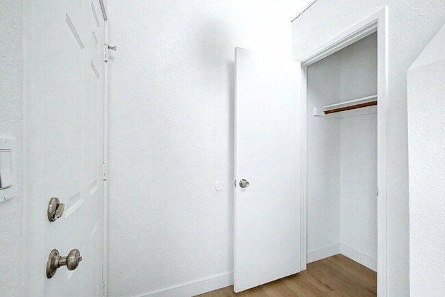 Building Photo - 818 S Westwood