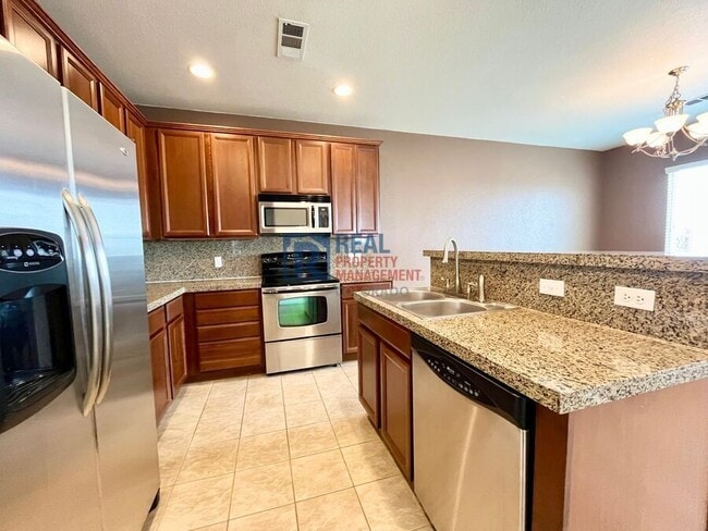 Building Photo - 13082 Grant Cir E