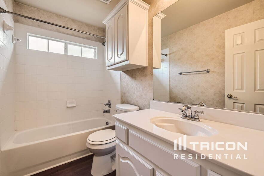 Building Photo - 5001 Pallas Ct