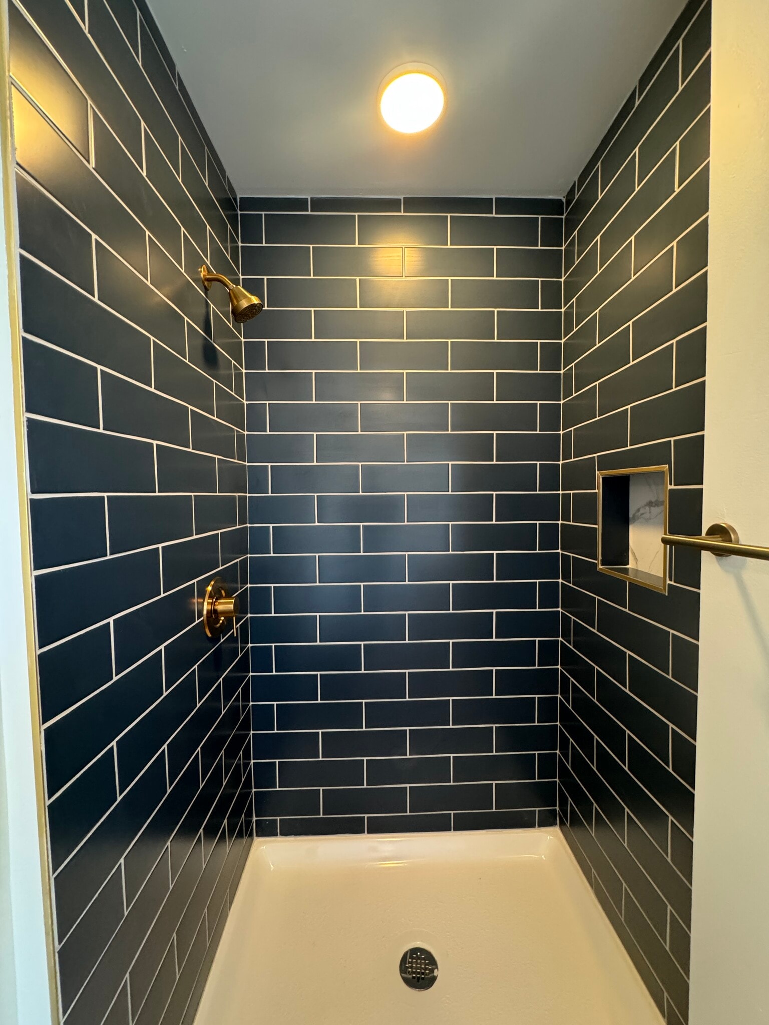 Building Photo - 119 E 20th Ave