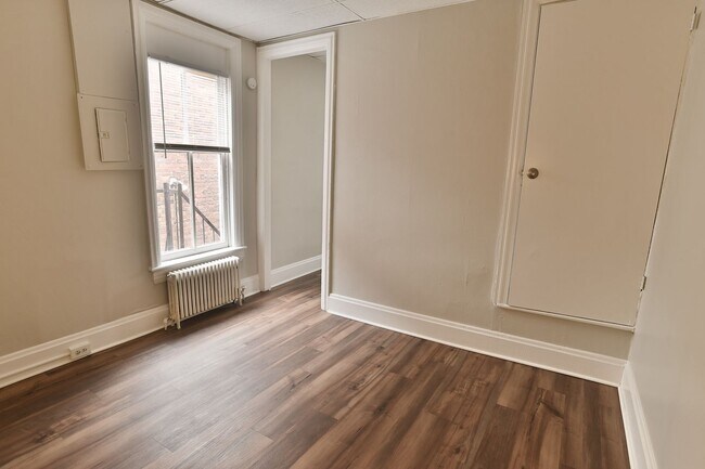 Building Photo - 220 Reily St