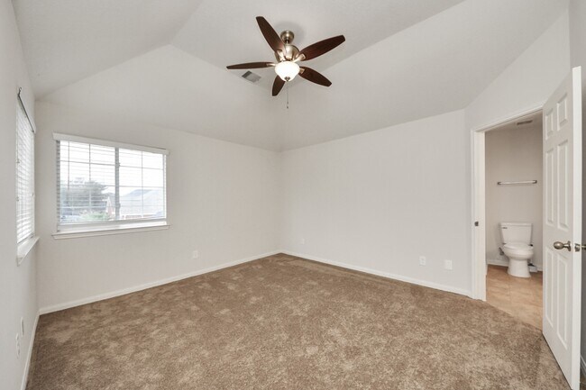 Building Photo - 6702 Albion Cresent Dr
