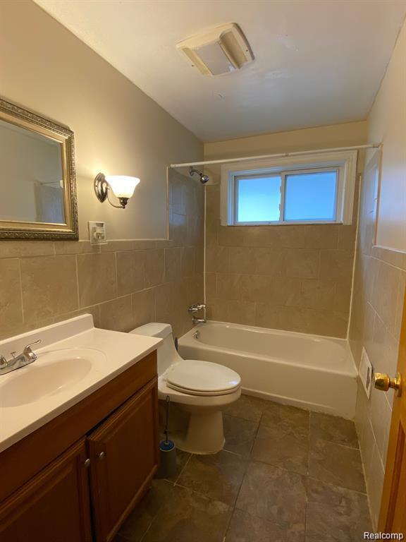 Building Photo - 3358 Poplar Ave