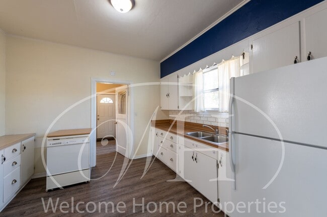 Building Photo - Charming Walla Walla Home with Gas Fireplace, Backyard Patio, and Off-Street Parking!