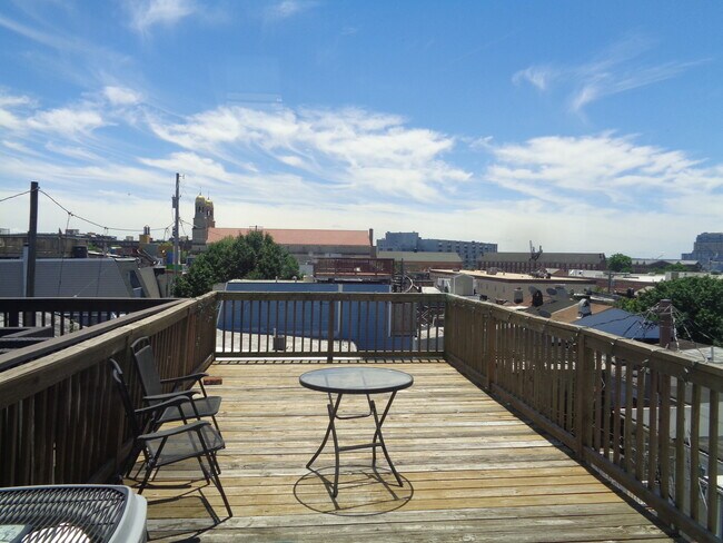 Building Photo - 2727 Hudson St