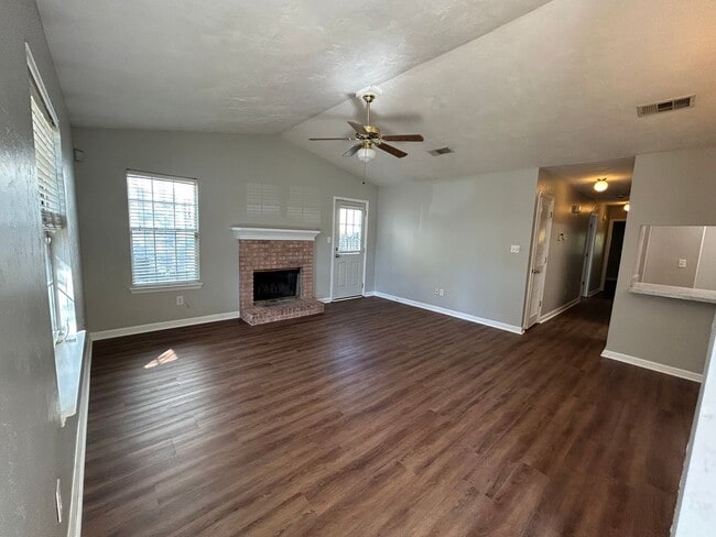Building Photo - 2BR/2BA Townhome. BRAND NEW FLOORS