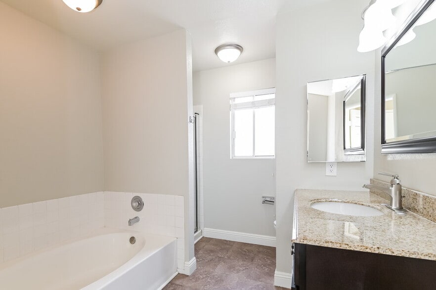 Building Photo - 445 Opal Dr