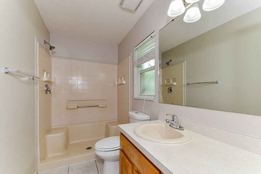Building Photo - 11782 Shirburn Cir