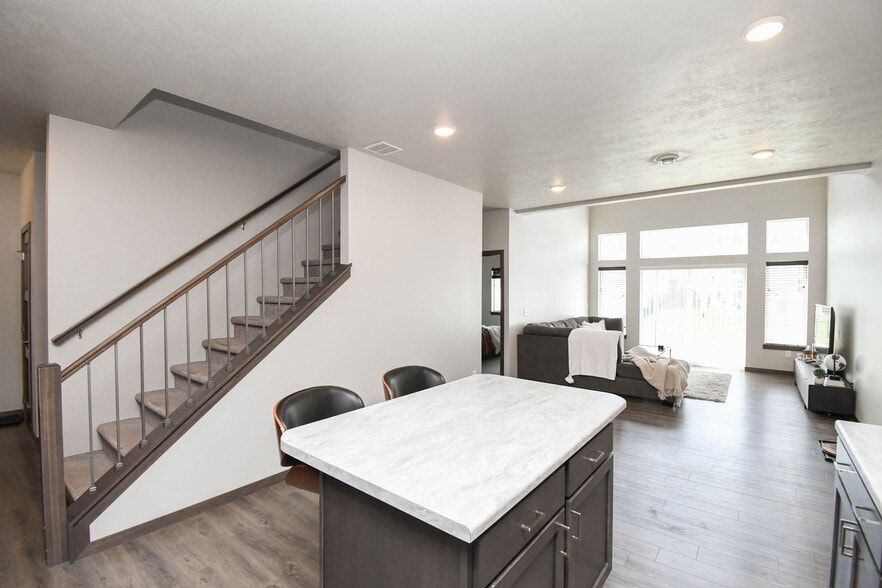 Building Photo - 6120 S Alki Pl