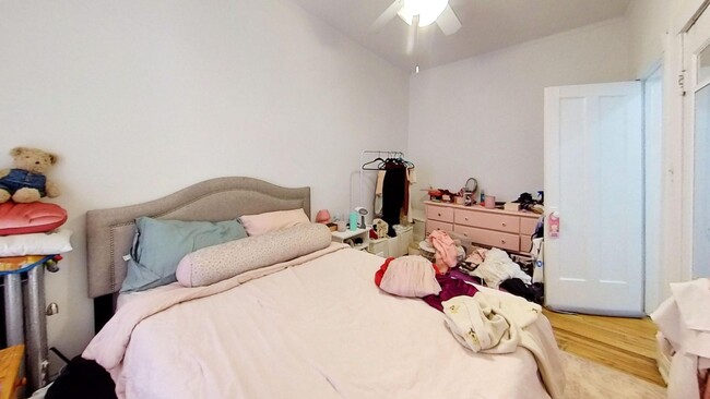 Interior Photo - 1331-41 W. Addison