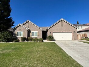 Building Photo - Beautiful 3 Bedroom/2 Bathroom + Office in...