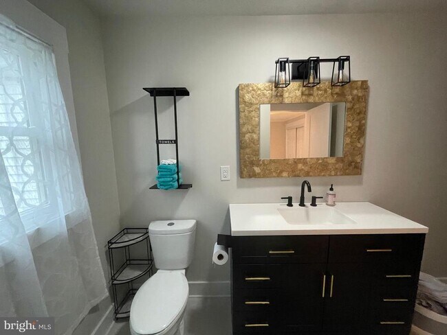 Building Photo - 3 Talbot Ave