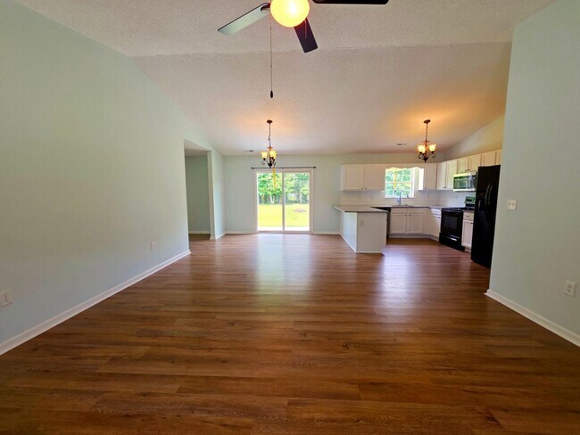 Building Photo - 3 BR 2 BA Beaver Creek