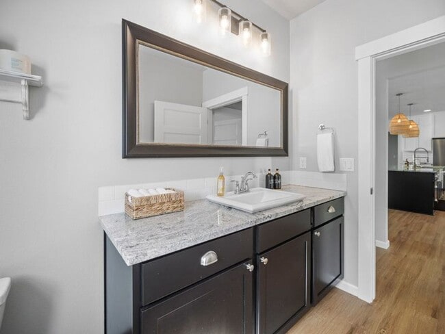 Building Photo - Fully Furnished Luxury 3-Bed, 2-Bath Home ...