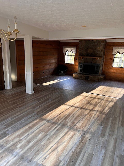 Building Photo - 180 Little Creek Dr