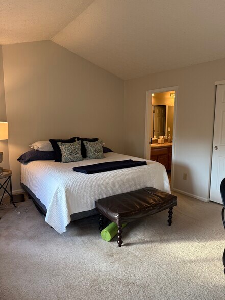 Building Photo - 6941 Dublin Village Dr