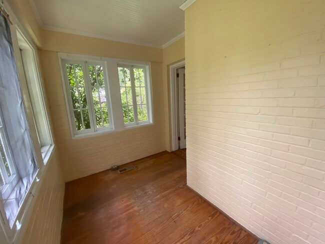 Building Photo - 518 McDaniel St