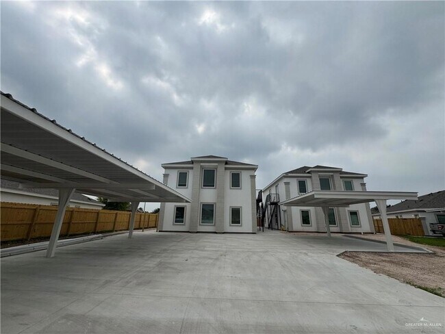 Building Photo - 1612 Canelo Dr