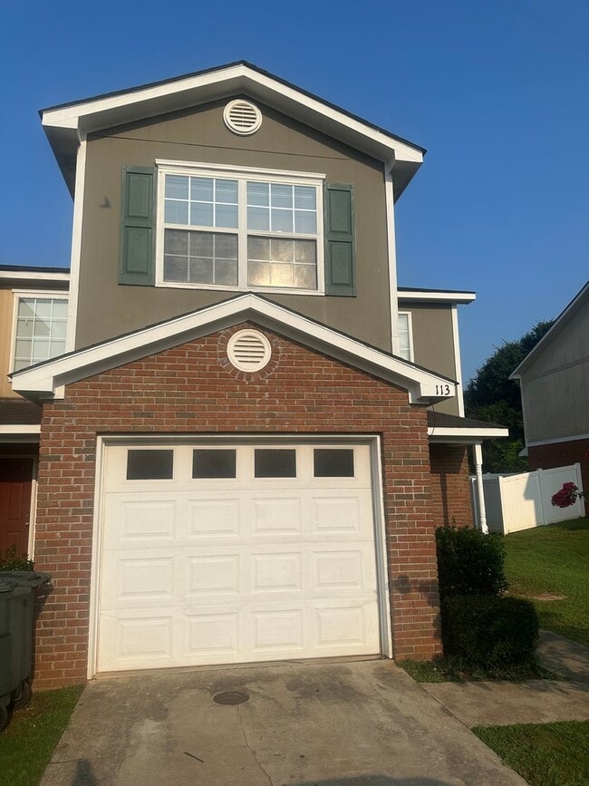 Primary Photo - Dunwoody Townhomes!