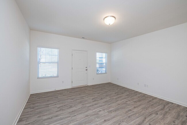 Building Photo - NOVEMBER SPECIAL - 2 Bedroom Townhome in L...