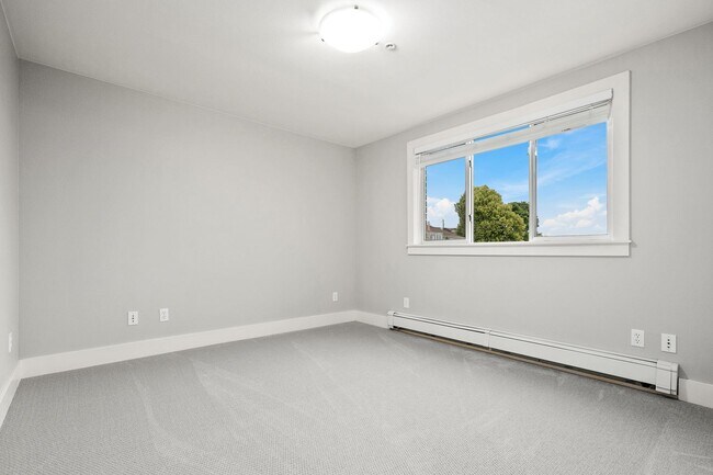 Building Photo - Fabulous Urban Retreat Condo in Celebrated...