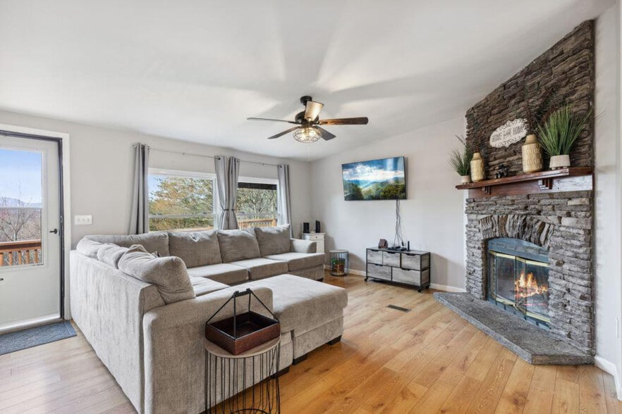 Building Photo - 1009 Sumac Ct