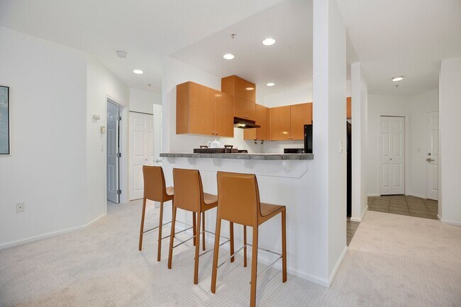 Building Photo - Charming 1-Bedroom in North Queen Anne clo...