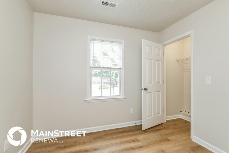 Building Photo - 3350 Rosemont Ave