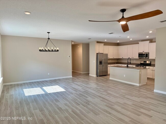 Building Photo - 309 St Vincent Dr