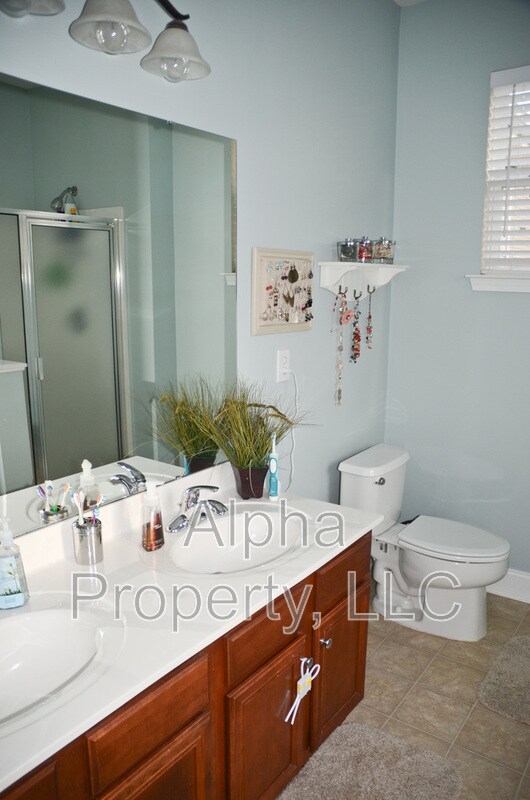 Building Photo - 135 Raven Hill Way