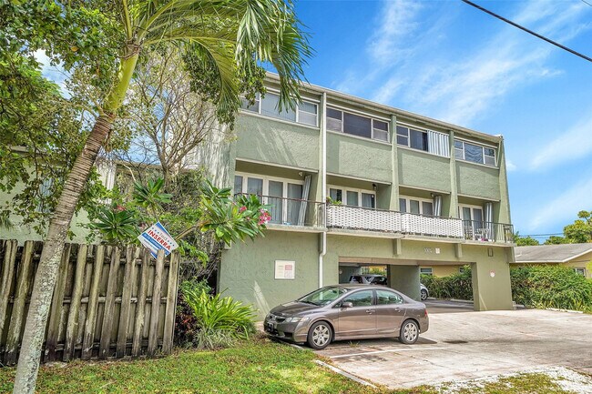 Building Photo - 1005 SW 15th Ave